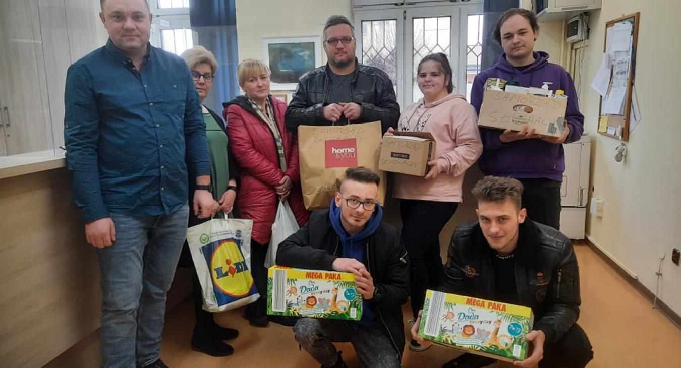 SŁUCHACZE SZKÓŁ DLA DOROSŁYCH POMAGAJĄ UCHODŹCOM Z UKRAINY