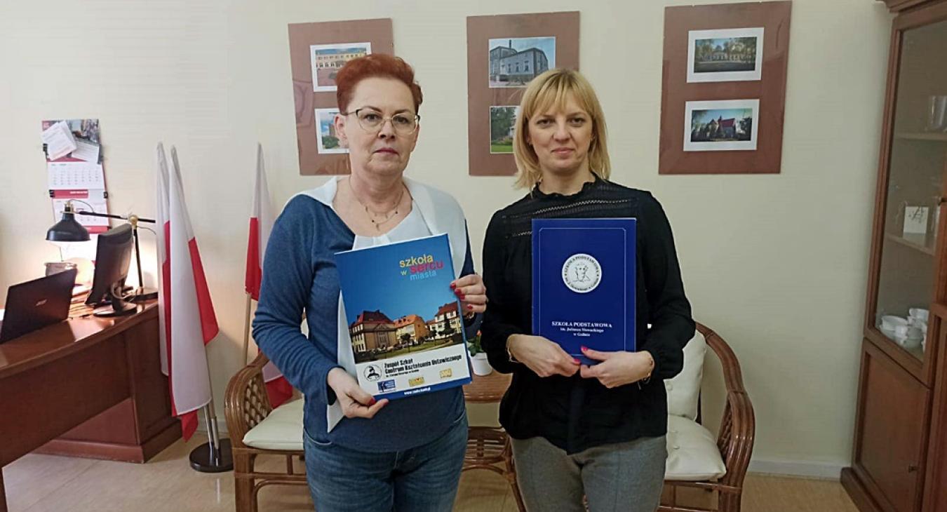  W dniu 8 kwietnia 2022 roku, zostało podpisane kolejne już porozumienie o współpracy, między ZSCKU w Koninie  ze Szkołą Podstawową im. Juliusza Słowackiego w Golinie reprezentowaną przez dyrektor  Ewę Kutnik oraz p. Przemysława Ciesielskiego, wyznaczonego jako koordynatora do współpracy.  Celem niniejszego porozumienia jest zapoznanie uczniów SP z kierunkami kształcenia w ZS CKU, kreowanie ich więzi – przyszłych absolwentów ww SP z ZS CKU im. S. Batorego, a także kształtowanie u uczniów postaw przedsiębior