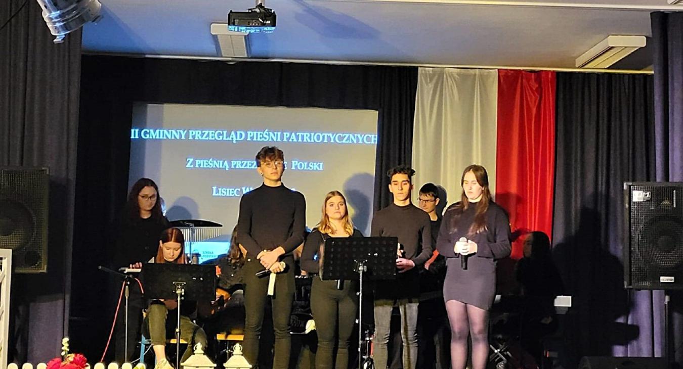 Zespół MIDWAY gościnnie podczas II Gminnego Przeglądu Pieśni Patriotycznych „Z pieśnią przez dzieje Polski"