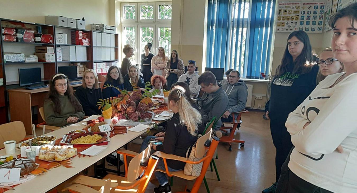 VI Święto Pyry oraz Dzień Edukacji Narodowej na formach zaocznych.