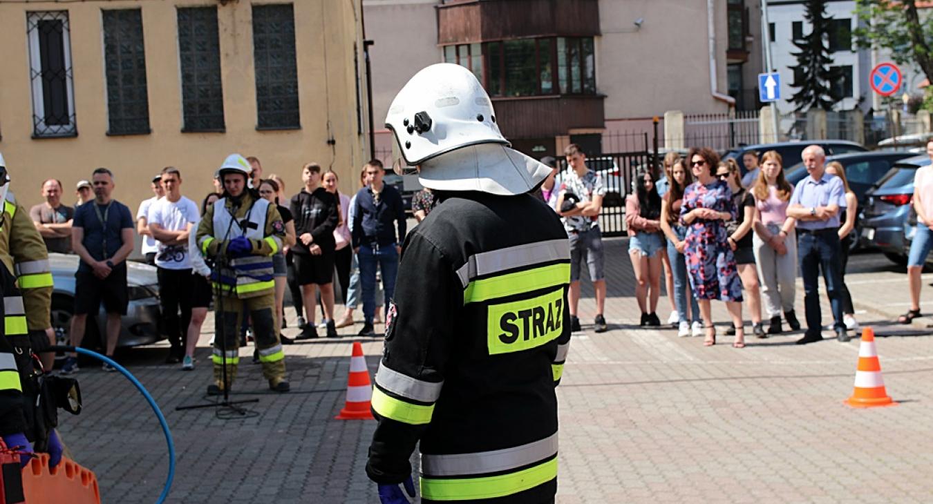 Pokaz ochotniczej straży pożarnej w ramach kampanii społecznej ZWOLNIJ